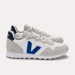 NEW VEJAS MEN'S SNEAKERS (size 11)